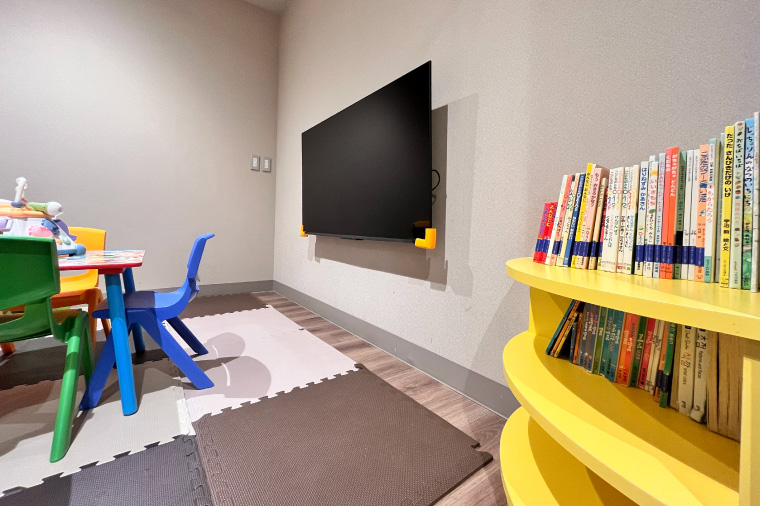 3階 キッズクラブ/遊具や授乳室も完備。絵本が中心です。 Photo